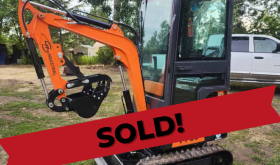 Excavator – Mini FF Industrial Excavator with All Attachments