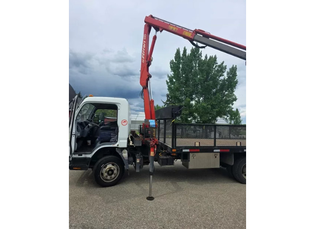 2006 Mitsubishi Fuso medium-duty truck FE 180 Deck Truck with Ferrari Crane full