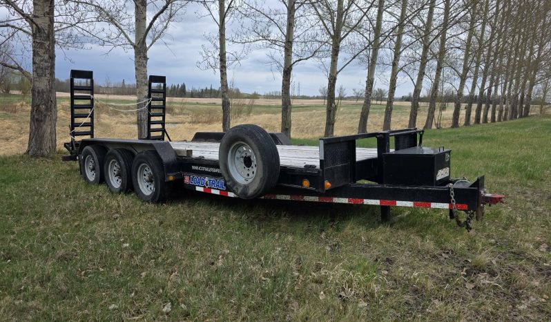 2016 LoadTrail Tri Axle Carhauler full